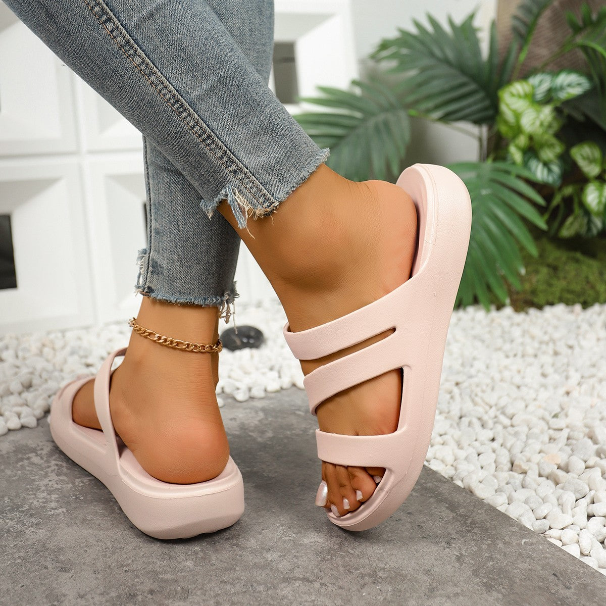 Gape | Chunky Sole Strappy Sandal