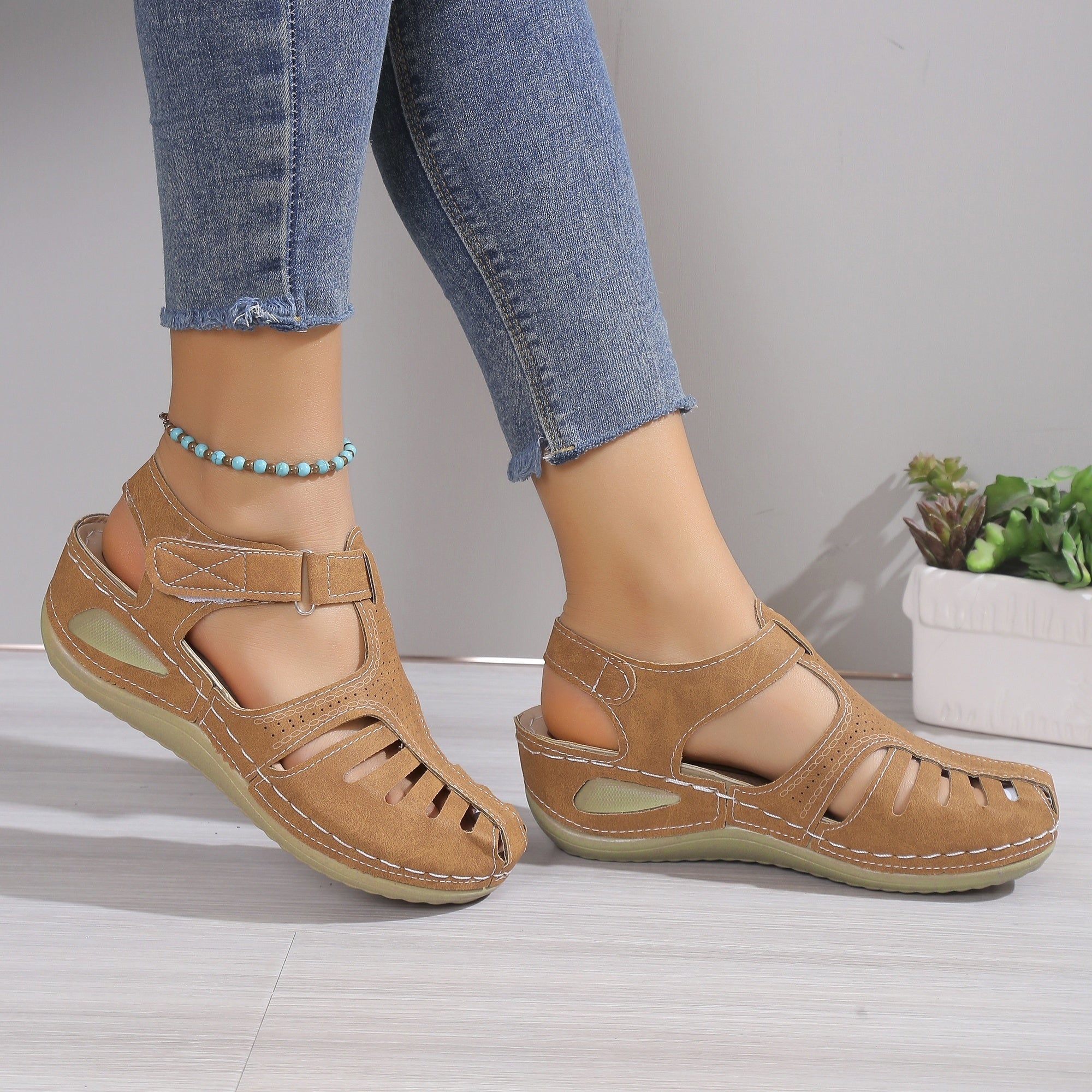 Nokukhanyiso | Bunion-Corrector Platform Sandal
