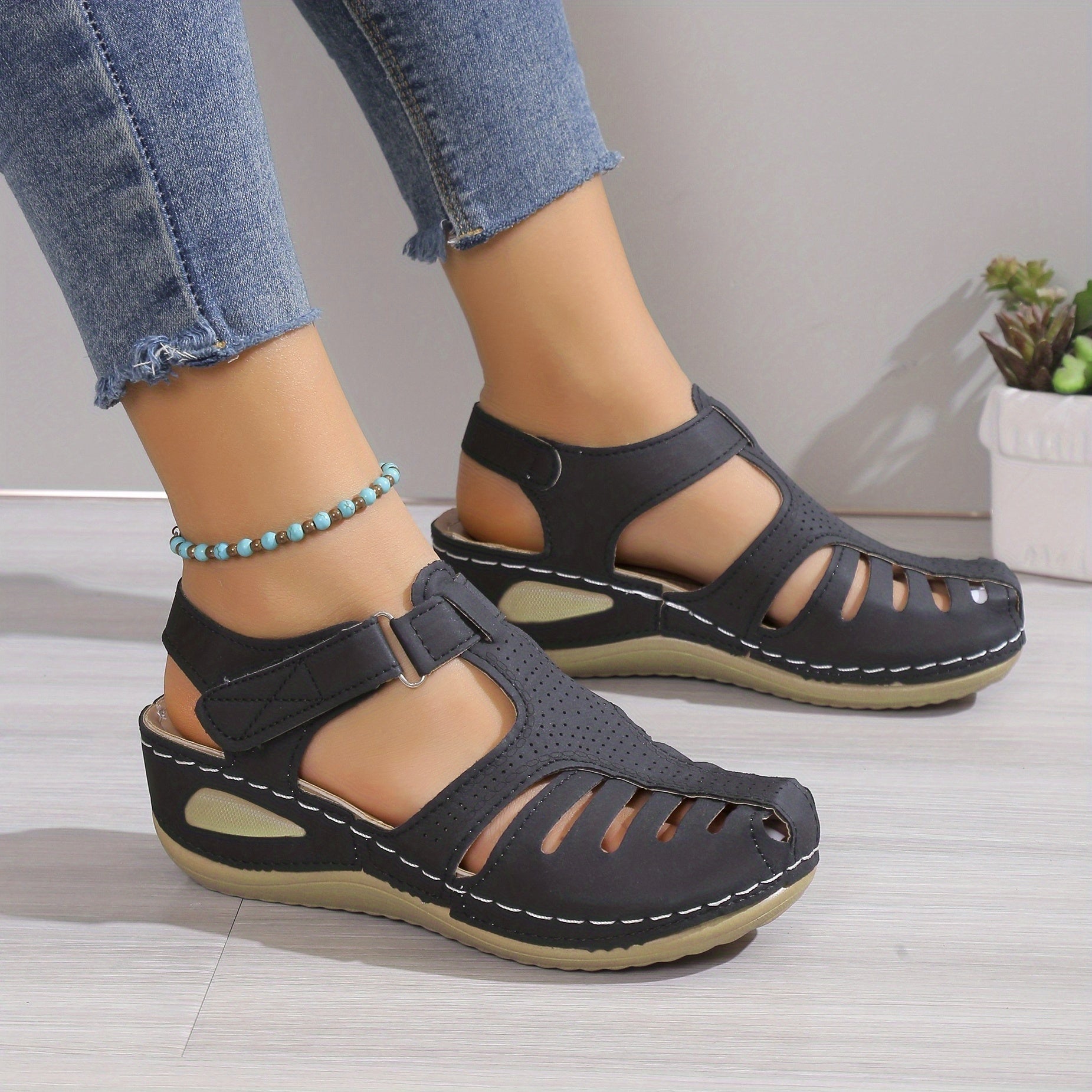 Nokukhanyiso | Bunion-Corrector Platform Sandal